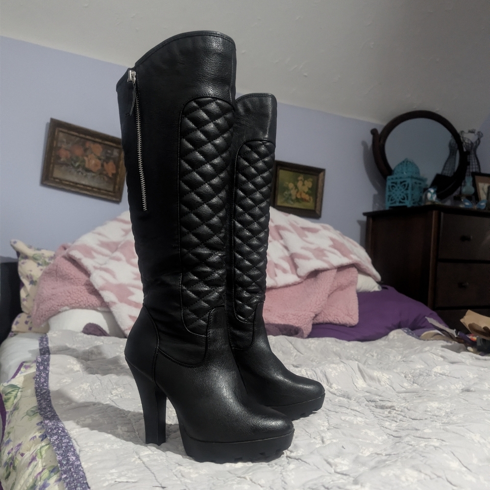 Wild Diva Lounge Quilted Knee High Platform Boots w/ Secret Pocket | Black - Picture 14 of 14